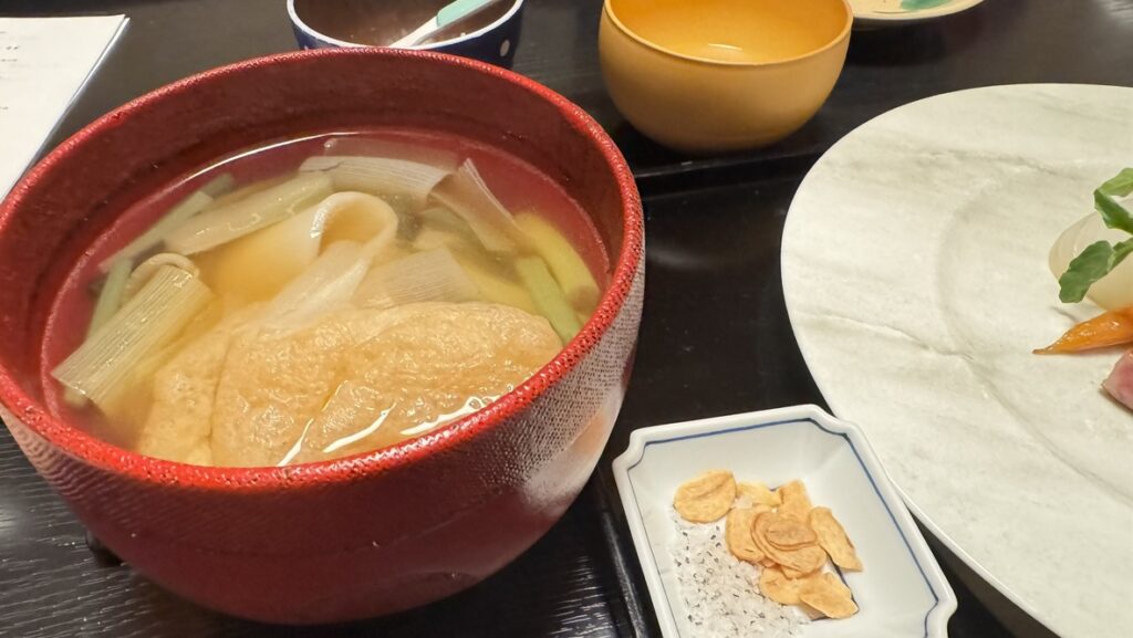 名月荘の食事の汁物